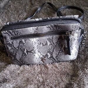VERA WANG Women's Snake-Print Crossbody Bag in Gray and Black GREAT CONDITION.